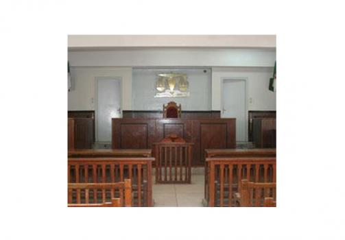 Un homme tente de mettre le feu au tribunal de Cheraga