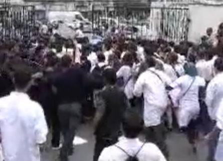 2eme Marche des résidents algériens,1 Juin2011 de la place 1 Mai A L&rsquo;APN