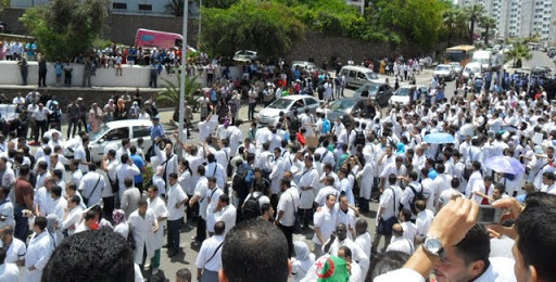 Algérie : Des milliers de médecins grévistes ont manifesté à Oran