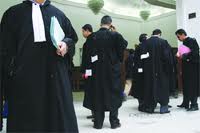 Algérie : Les avocats paralysent les tribunaux et menacent de marcher à Alger contre la loi de “la honte” !