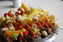 Brochettes de fruits à la fondue de chocolat