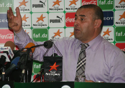 Conférence de presse de Benchikha