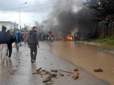 Contestant une liste provisoire,Des citoyens barrent la route avec des pneus en flammes à Sidi Bel Abbès