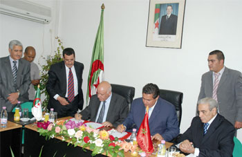 Coopération algéro-marocaine : Signature de trois accords