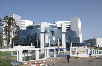 Débat à L&rsquo;APN sur la LFC 2011, Près de 4700 milliards de dinars de déficit budgétaire