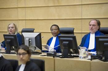 Elle fonctionne selon la politique du deux poids, deux mesures,Qui jugera la Cour pénale internationale?