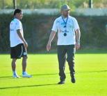 Il a réuni Lemouchia, Lacen, Guedioura et Yebda Benchikha, balle au centre, avec ses 4 milieux