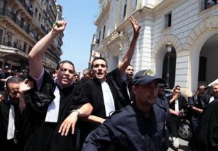 Ils ont marché hier à Alger: Les avocats sortent de leur réserve