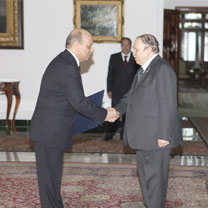 Le Président Abdelaziz Bouteflika reçoit : L’ ambassadeur d&rsquo;Egypte