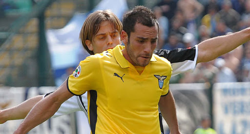 Par Mustapha Ouaïl,Meghni signe pour ans à Oum Salal