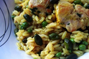 Riz pilaf au poulet et petits pois