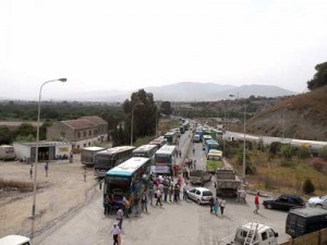 Accord entre les transporteurs de Tizi-Ouzou et l’administration : L’Union des transporteurs décide de geler la grève dans les wilayas du Centre