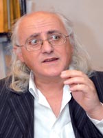 Benchicou présente son livre “Le mensonge de Dieu” Sur les traces de l’histoire du peuple algérien