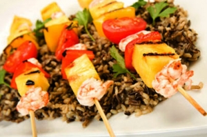 Brochettes de crevettes et de poisson
