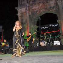 Clôture en apothéose du 7e festival Arabe de Djemila : Saber Erribai et Fella Ababssa, 2 étoiles dans le ciel de Cuicul