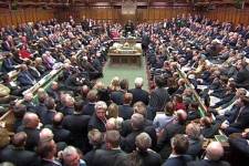 Commentaires de Murdoch sur le scandale des écoutes téléphoniques,Les Parlementaires britanniques furieux