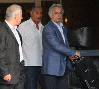 Il est arrivé à 19h10, Un accueil digne des grands,Le tapis rouge pour Halilhodzic