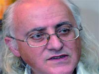 La cérémonie s’est déroulée à la librairie du tiers-monde,Benchicou dédicace son livre malgré les menaces