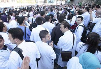 L’année blanche se précise: Les résidents devant la présidence