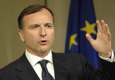 le ministre italien des affaires étrangères, Franco Frattini à El Khabar,Nous apprécions la détermination et l’efficacité de l’Algérie à faire face à la menace terroriste