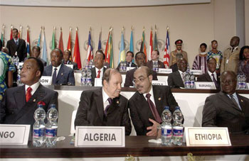 Le Président Bouteflika plaide pour le renforcement des capacités de la jeunesse africaine