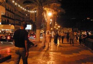 Promenade, glaces et détente… au boulevard du Front de mer : Les plaisirs des belles nuits d’Oran