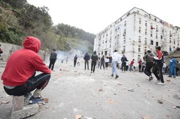 Protestations contre les listes de logements,Ould Kablia met en garde les émeutiers
