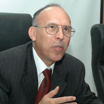 ROBIN SEARBY «L&rsquo;Algérie a un rôle pivot»
