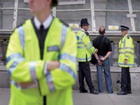 Travail au noir en Grande-Bretagne,Les clandestins algériens traqués