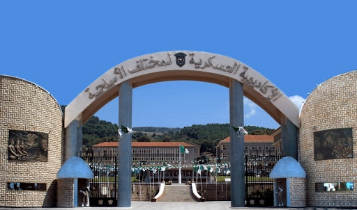 Algérie: attentat suicide devant une école militaire, un mort et 15 blessés