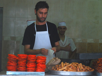 Kalb el louz et zlabia : Ces sucreries «salées»