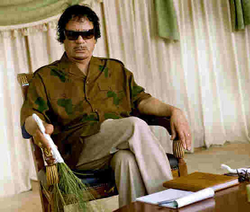 Le CNT prend ses quartiers à Tripoli Introuvable, Kaddafi appelle à résister