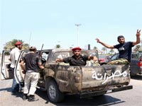 Les dessous de la conquête de Tripoli,Des soldats français et britanniques sur le front