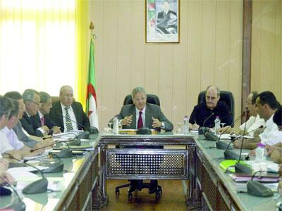 Les syndicats déçus maintiennent la menace de perturber la rentrée