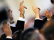 Les textes chez les députés : Bouteflika confie ses réformes à une assemblée « béni-oui-oui »