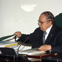 M. Bouteflika préside une réunion d&rsquo;évaluation du secteur des Finances : Assurer l’exécution du programme quinquennal