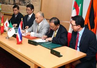 Sonatrach et ses associés signent un contrat avec les japonais : 451 millions de dollars pour la construction d’une unité de traitement de pétrole