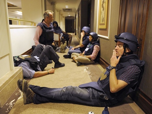 Une trentaine de journalistes enfermés au Rixos, à Tripoli : « Presse, ne tirez pas »