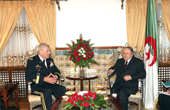 Algérie-Etats-Unis : Le Président Bouteflika reçoit le haut commandant de l&rsquo;Africom