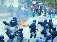 Barricades, pneus brûlés et gaz lacrymogènes,Emeutes à Gue de Constantine