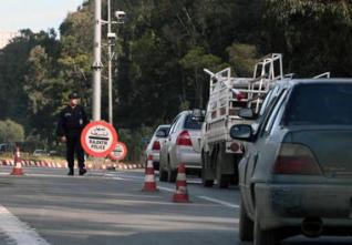 Bilan des activités de la police durant la saison estivale : 320 infractions, 1284 délits routiers, et 648 accidents de la circulation