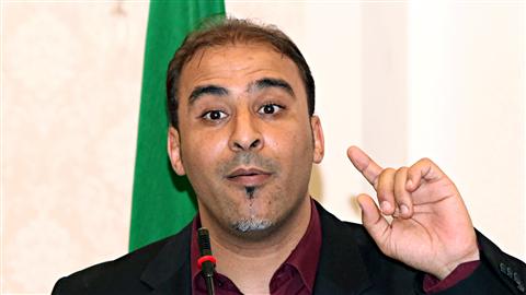 Il était le porte-parole de Kadhafi : «Comique Moussa» arrêté alors qu&rsquo;il était déguisé en femme