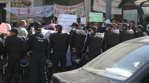 La police empêche un sit-in des enseignants contractuels devant la présidence