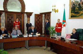 Le président à propos des mutations dans le monde arabe «L&rsquo;Algérie est partie prenante»