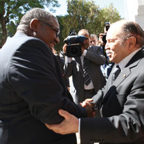 Le Président Bouteflika reçoit l&rsquo;envoyé spécial du Président Jacob Zuma