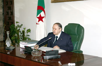 Réformes politiques, Les partis oscillent entre satisfaction et scepticisme