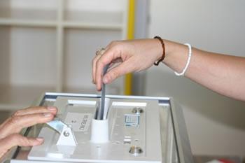 Révolution dans les opérations de vote ,Urnes transparentes et empreintes digitales