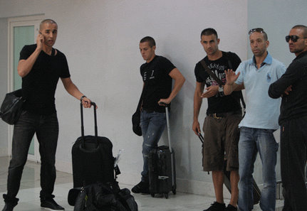 EN, Compétition à l’accueil des Fennecs à l’aéroport Houari Boumediène