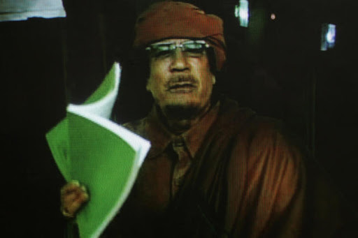 Fin d&rsquo;un dictateur qui a régné pendant 42 ans : L&rsquo;enterrement de Mouammar Kadhafi différé