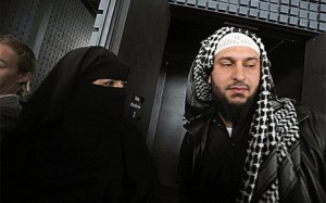 France : L’épouse de Liès Hebbadj et l’une de ses 3 compagnes devant la justice